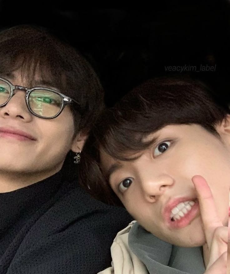 TAEKOOK SELFIE